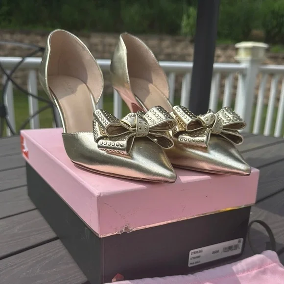 NEW Kate Spade Leather Gold Bow Stud Heels - Picture 1 of 10